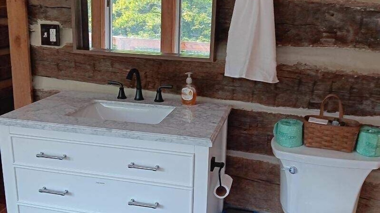 Photo of Bathroom in McArthur