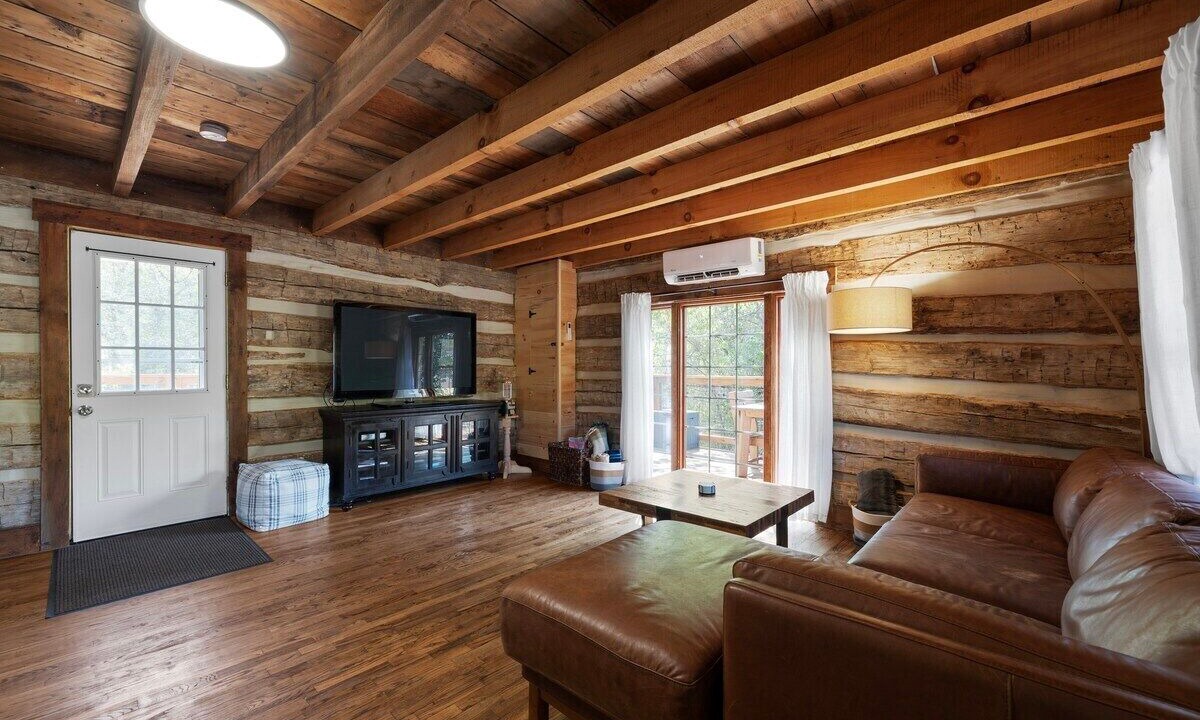 Photo of Livingroom in McArthur