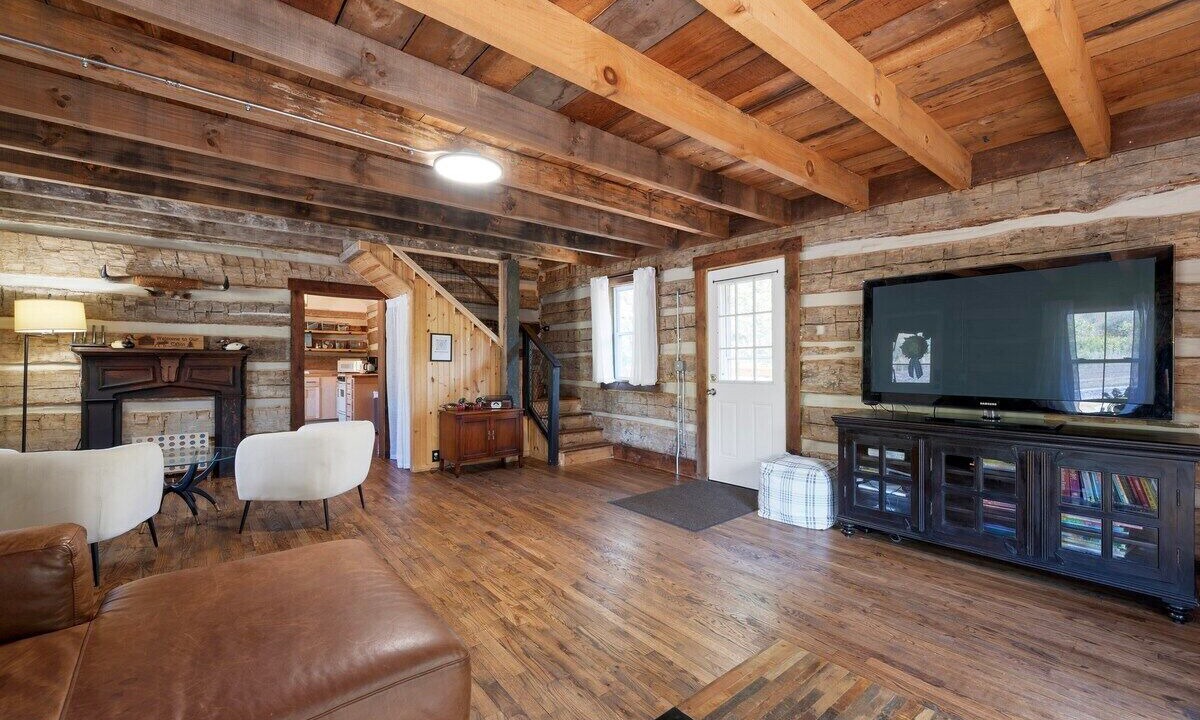Photo of Livingroom in McArthur