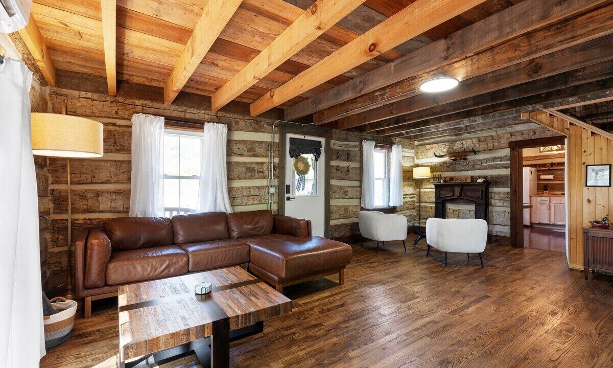 Photo of Livingroom in McArthur