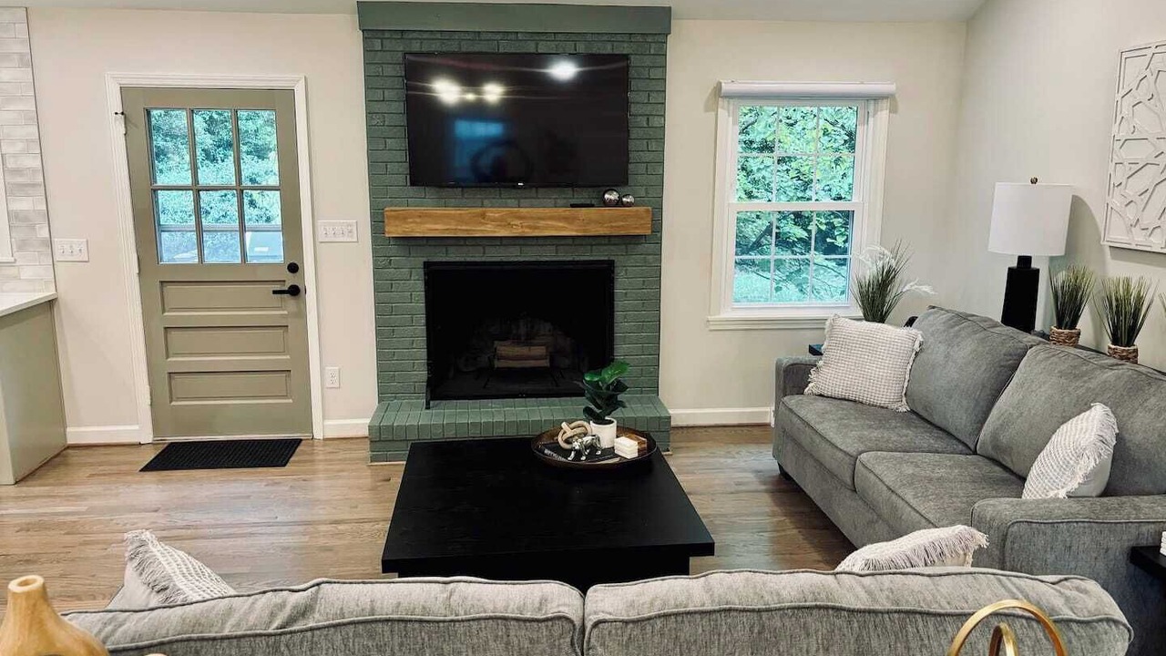 Photo of Livingroom in Northwest Raleigh