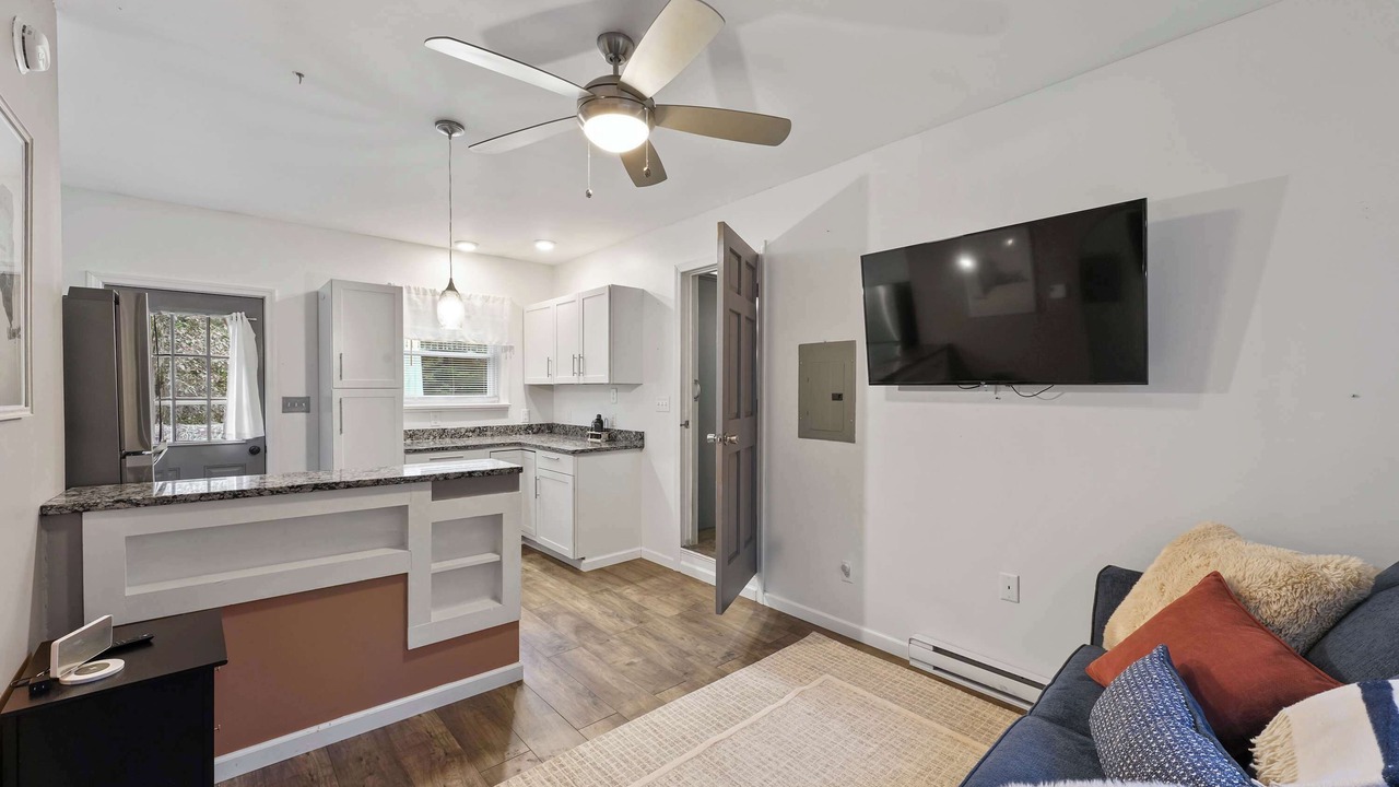 Photo of Livingroom in Schuylerville