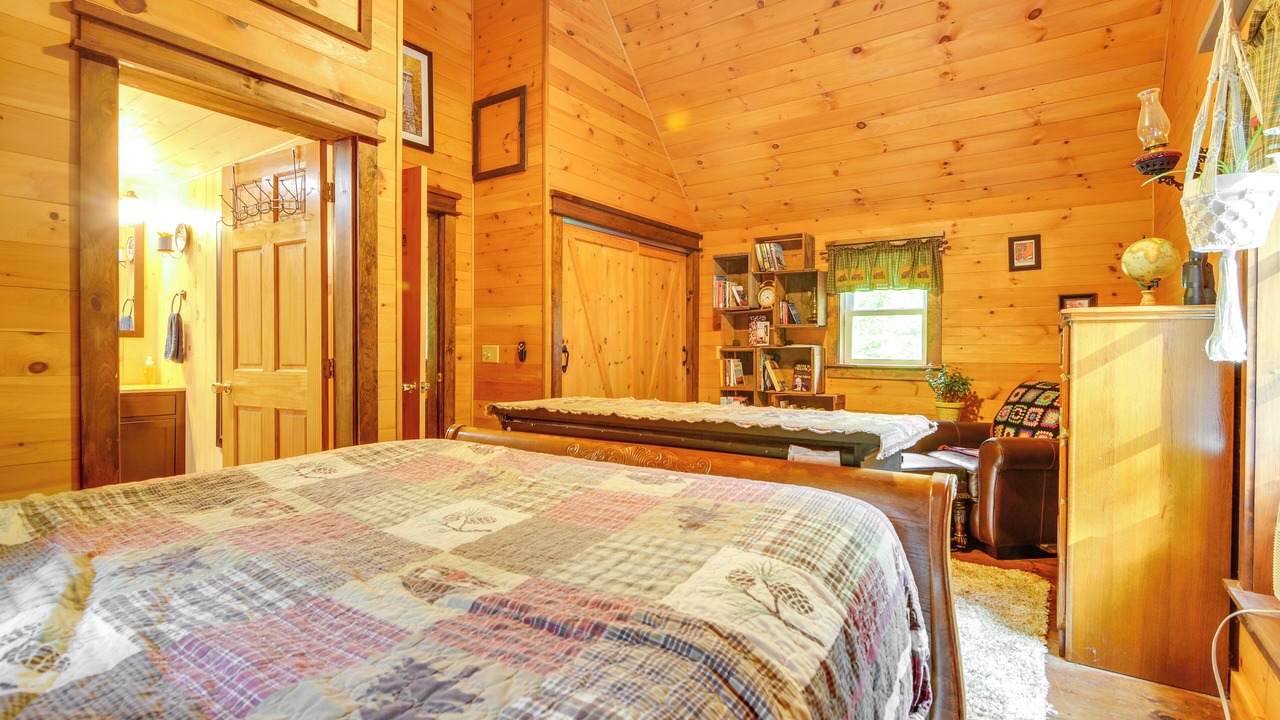 Photo of Bedroom in Farmington Falls