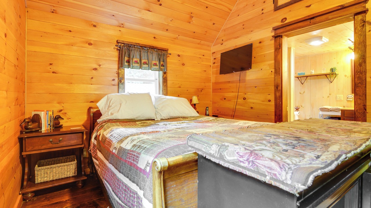Photo of Bedroom in Farmington Falls