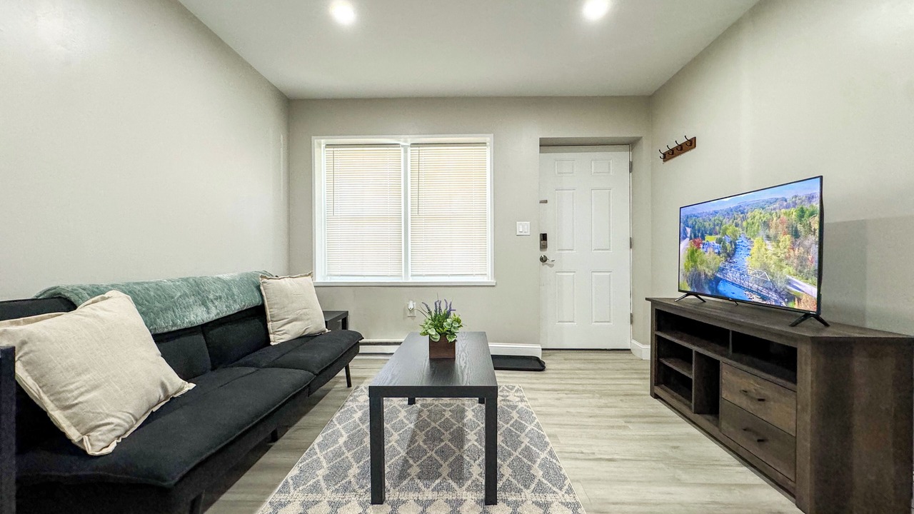 Photo of Livingroom in West Lebanon