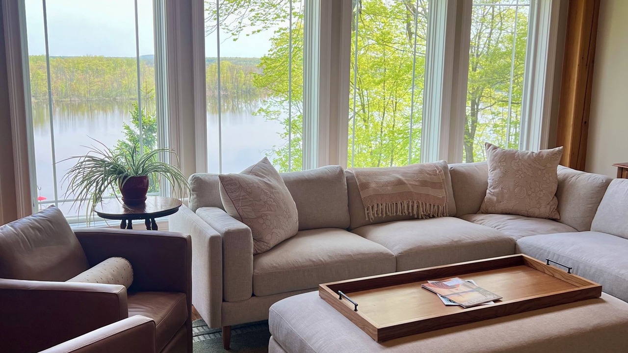 Photo of Livingroom in Saratoga Springs