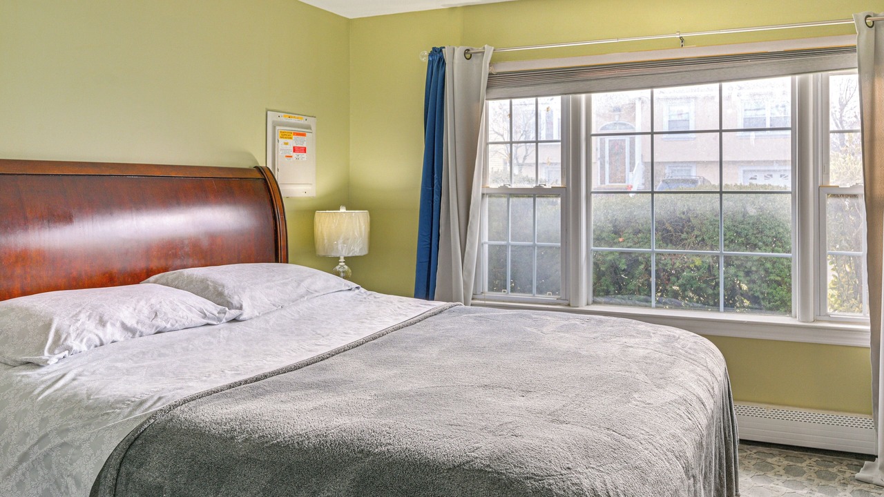 Photo of Bedroom in Floral Park