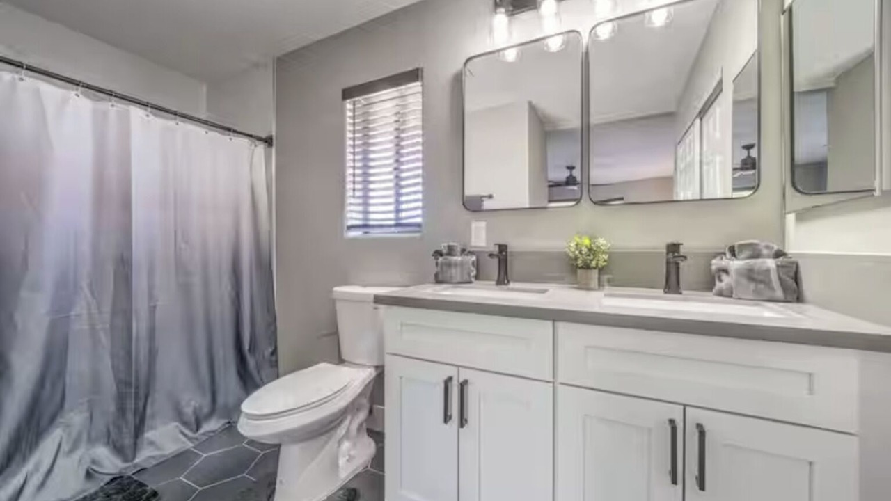 Photo of Bathroom in Chinatown