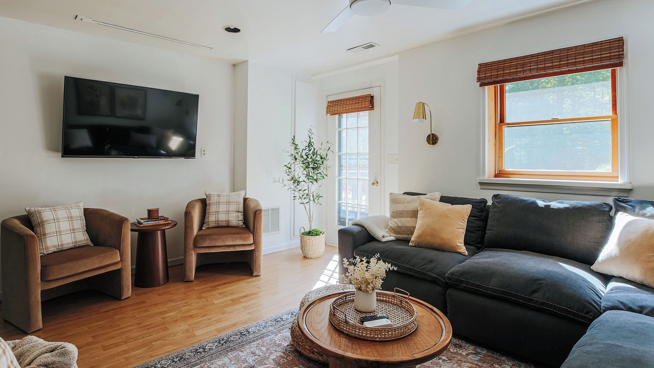Photo of Livingroom in Hood