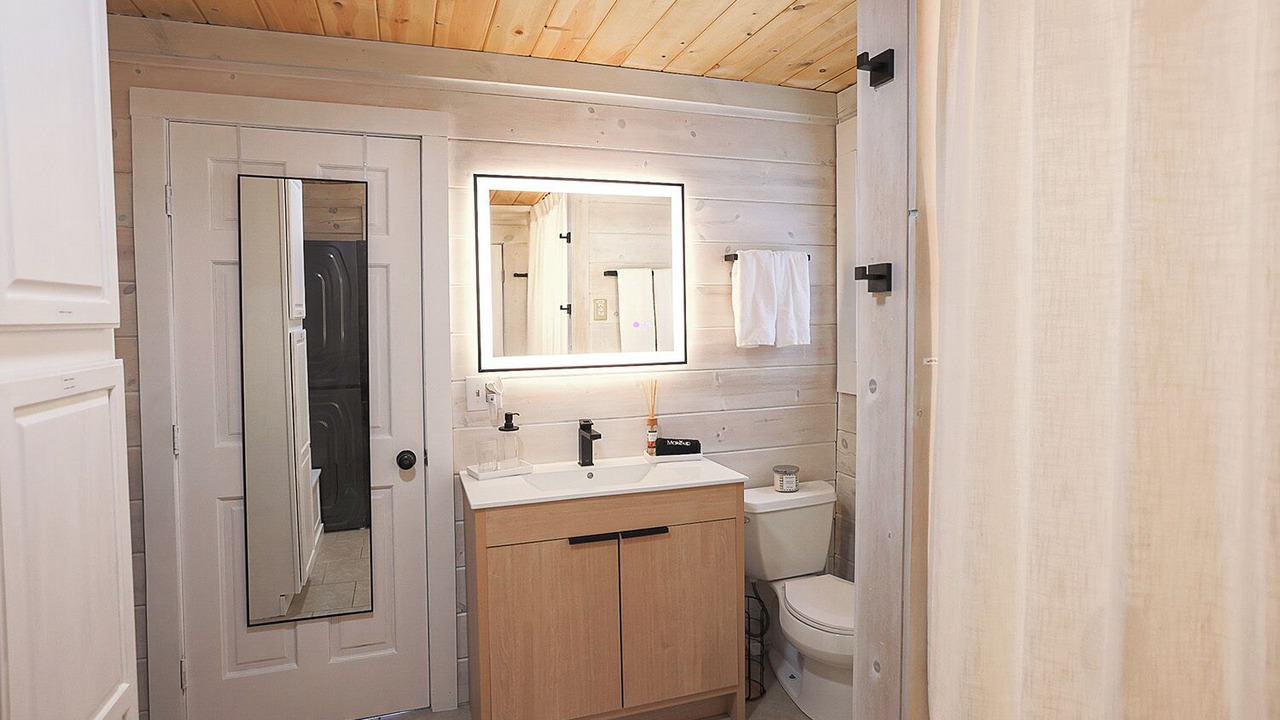 Photo of Bathroom in Slatyfork Farm