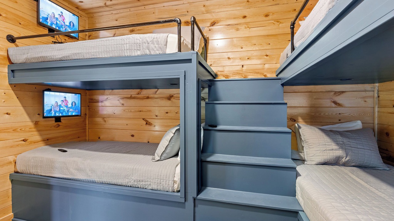 Photo of Bedroom in Nelsonville