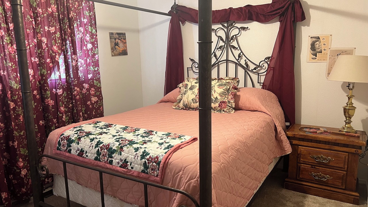 Photo of Bedroom in Alvin