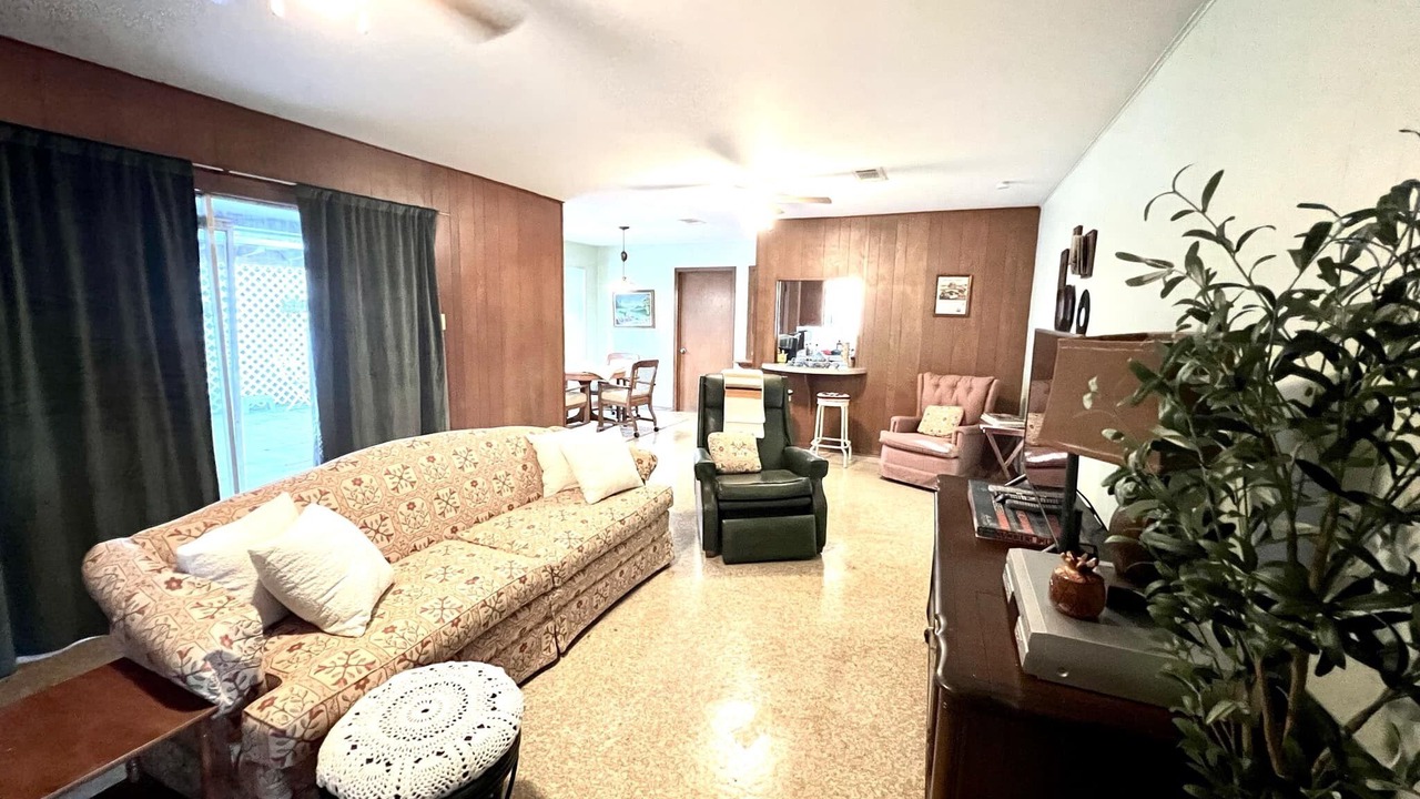Photo of Livingroom in Alvin