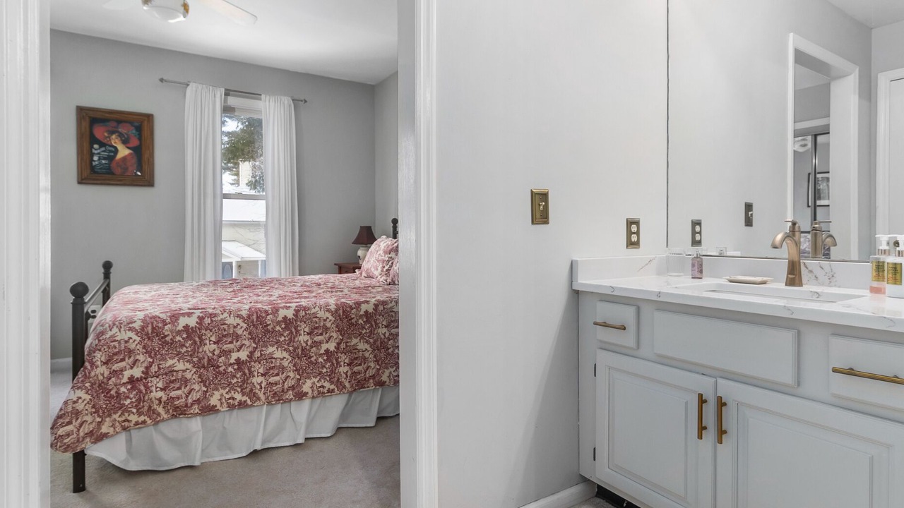 Photo of Bedroom in Saratoga Springs