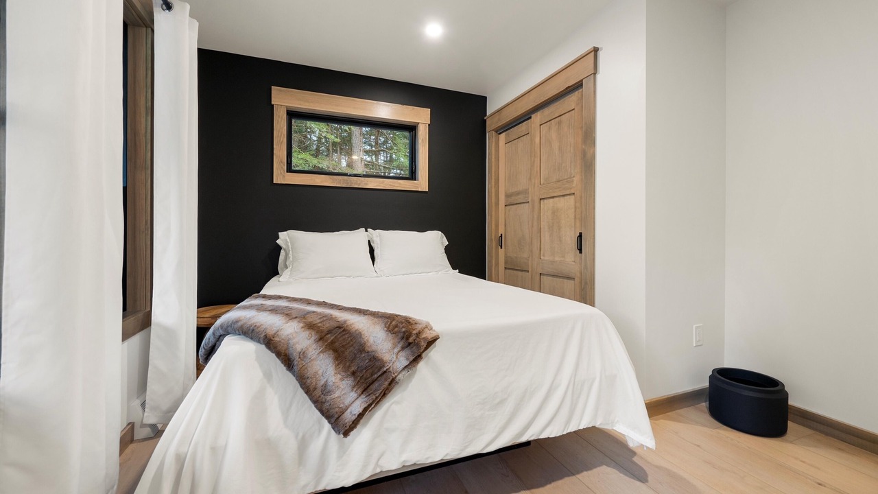 Photo of Bedroom in Boonville