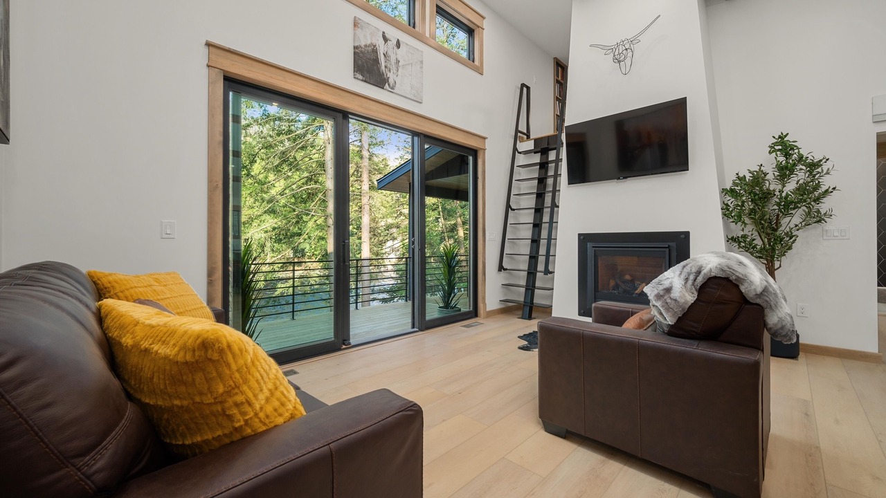 Photo of Livingroom in Boonville