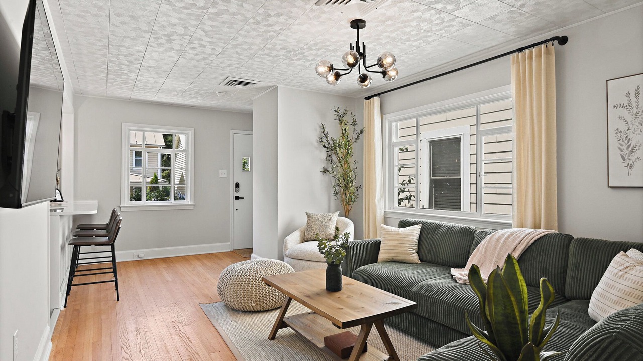 Photo of Livingroom in Leesburg's Old and Historic District