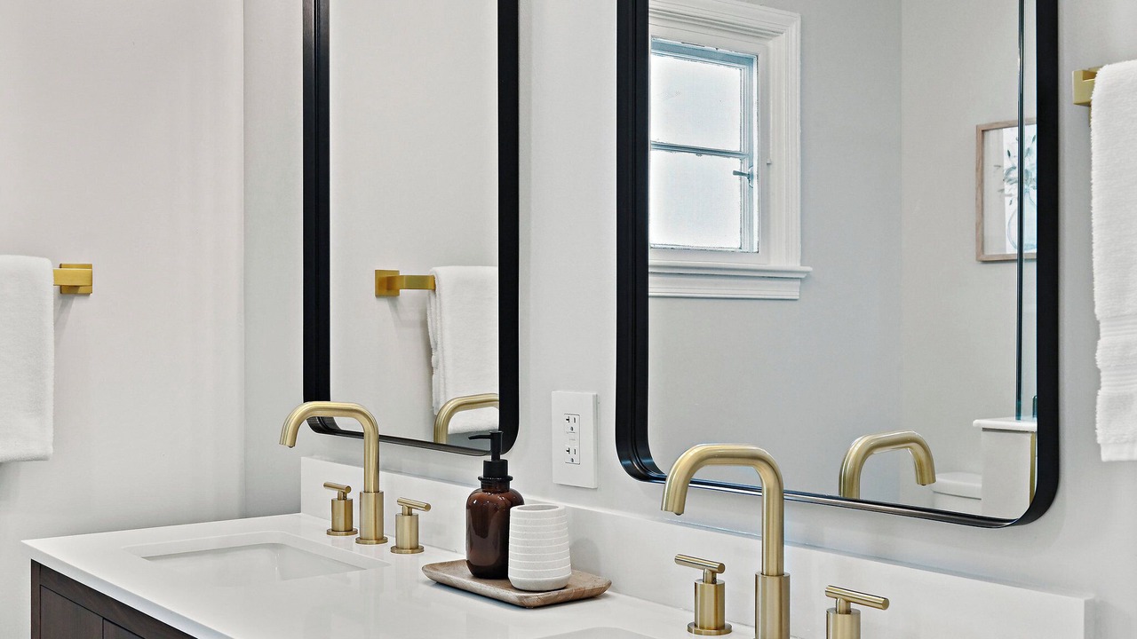 Photo of Bathroom in Leesburg's Old and Historic District