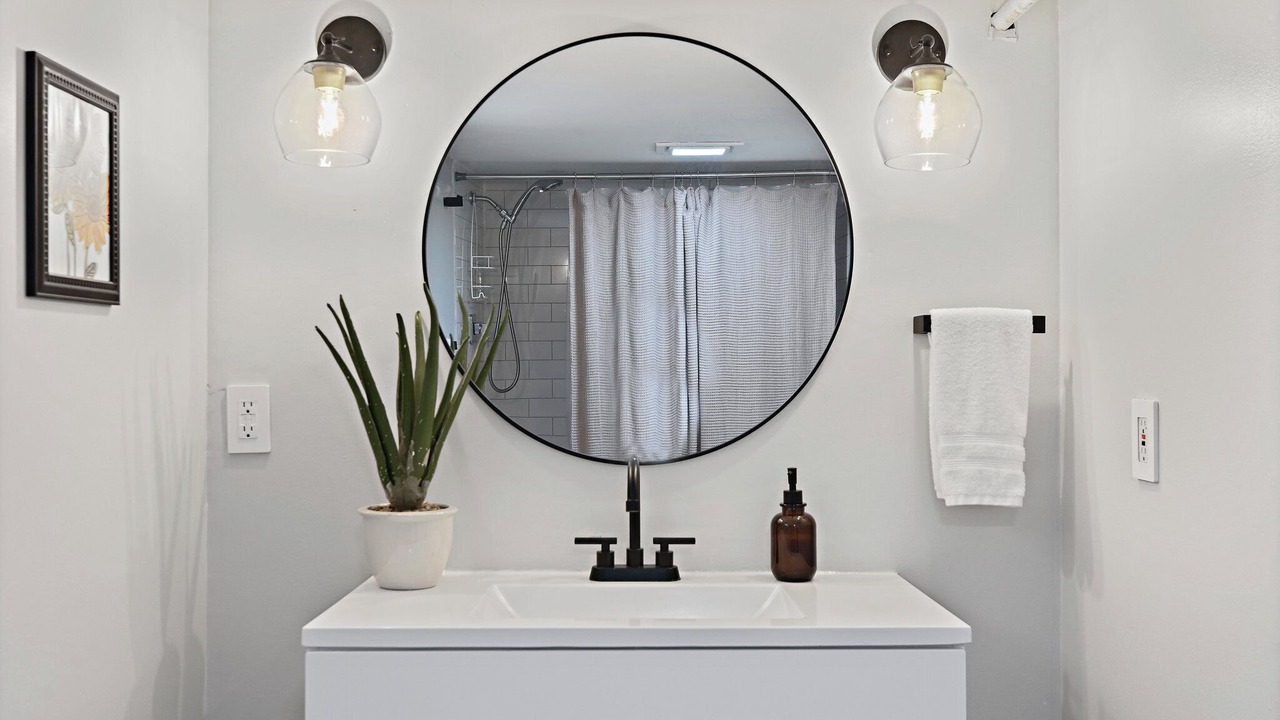 Photo of Bathroom in Leesburg's Old and Historic District