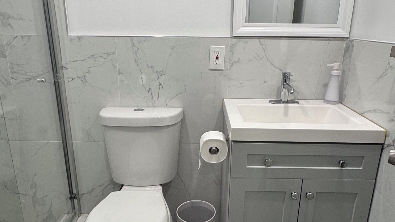 Photo of Bathroom in Alden Manor