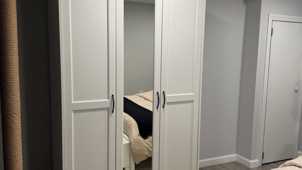 Photo of Bedroom in Alden Manor