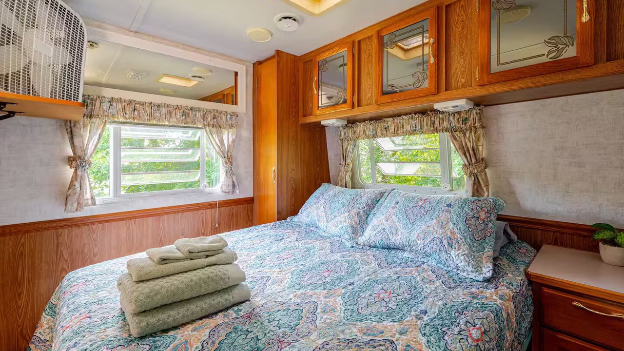 Photo of Bedroom in Town of New Baltimore