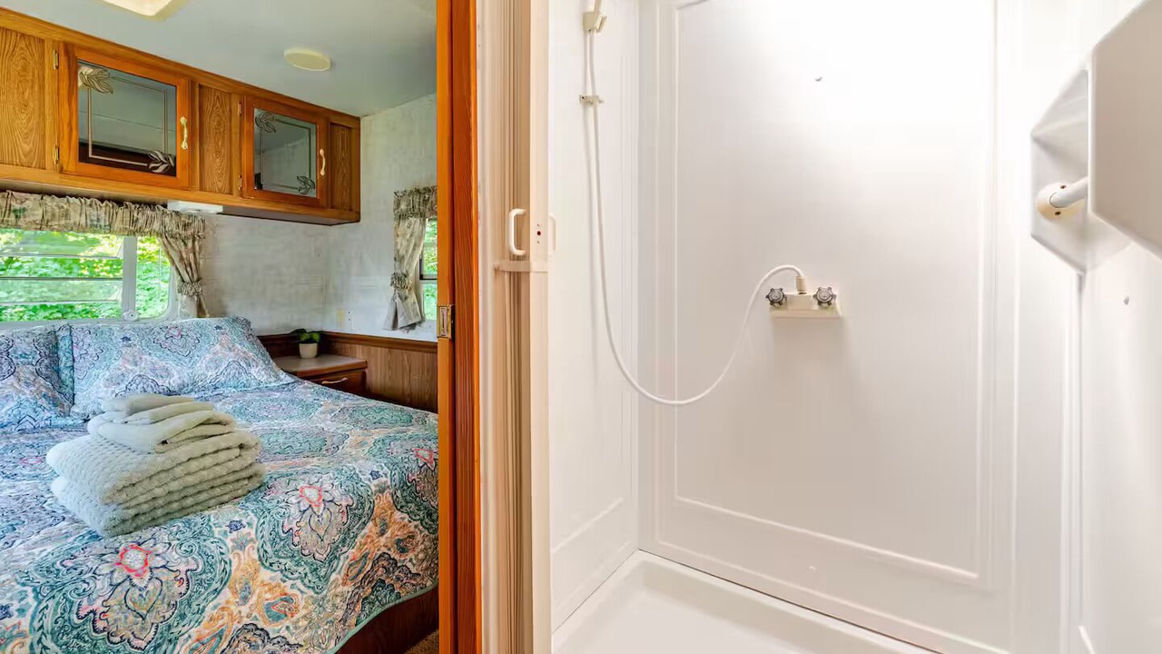 Photo of Bedroom in Town of New Baltimore