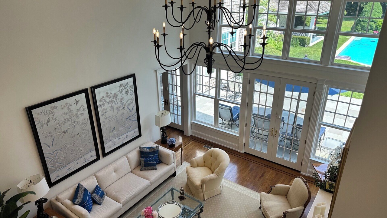 Photo of Livingroom in Village of Southampton