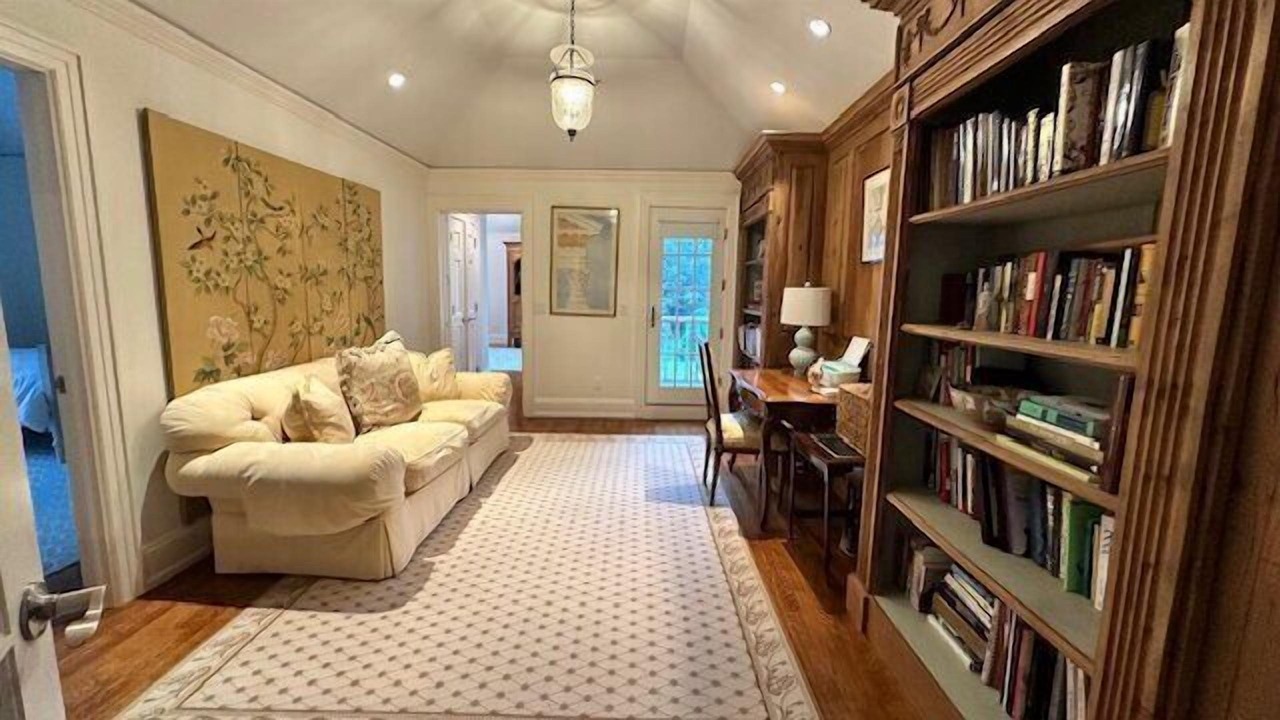 Photo of Livingroom in Village of Southampton