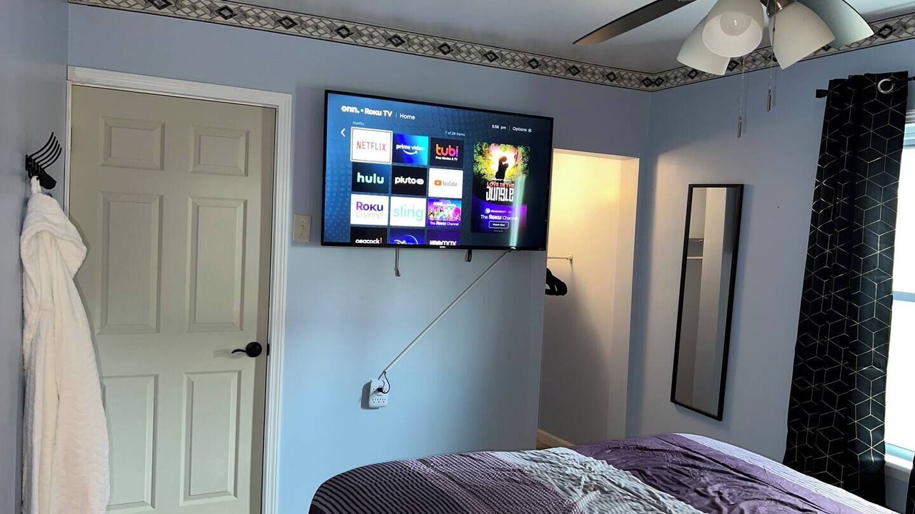 Photo of Bedroom in Front Park