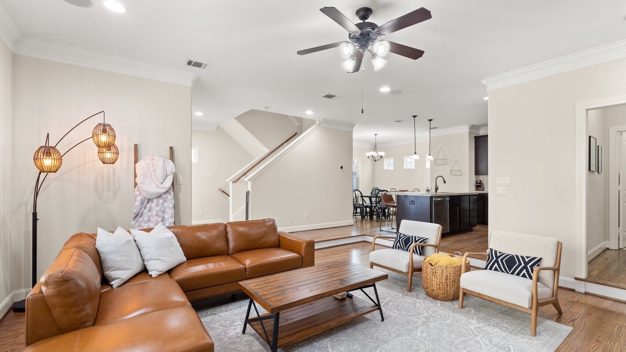 Photo of Livingroom in Shady Acres