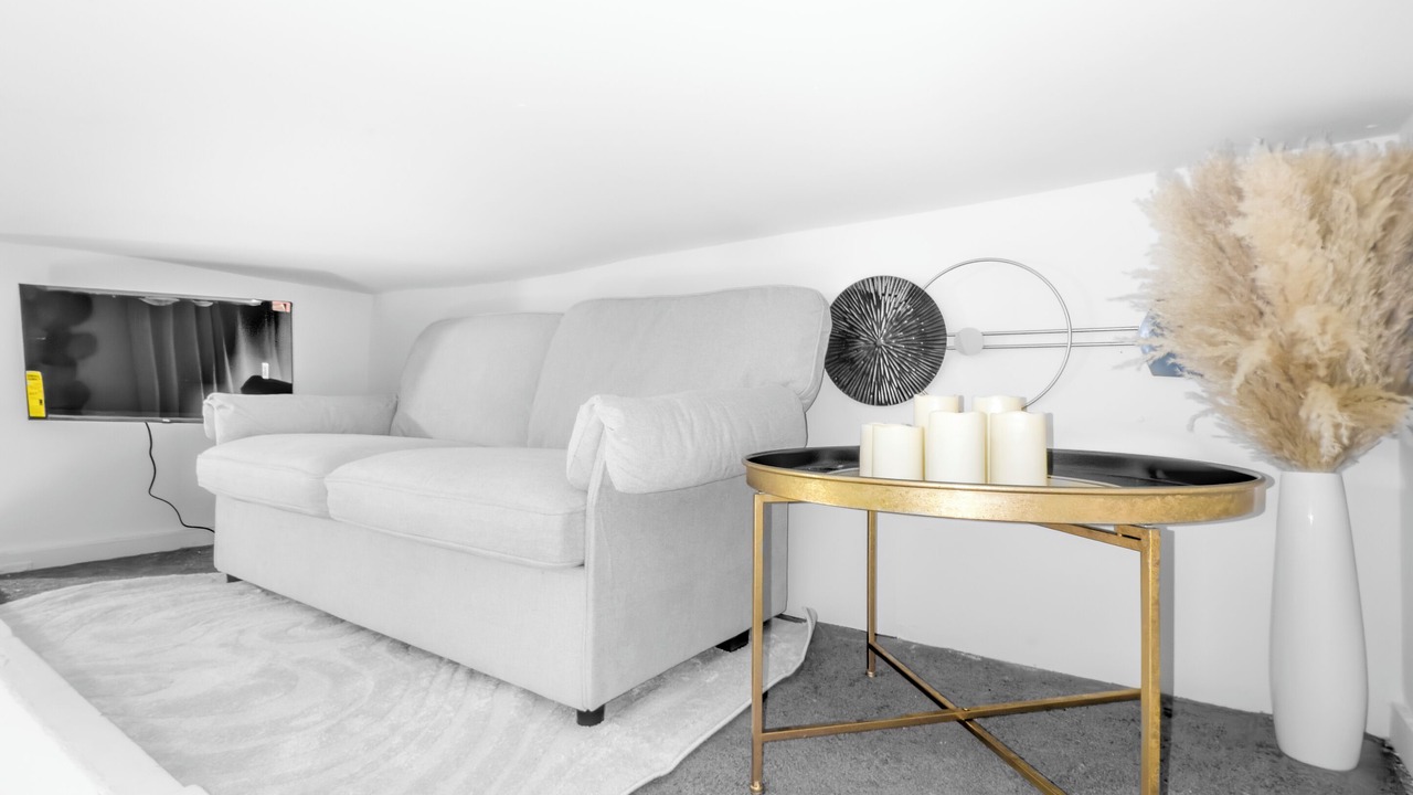 Photo of Livingroom in Sutton Place