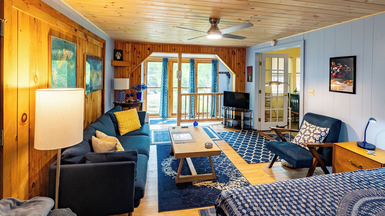 Photo of Livingroom in Shelburne Falls
