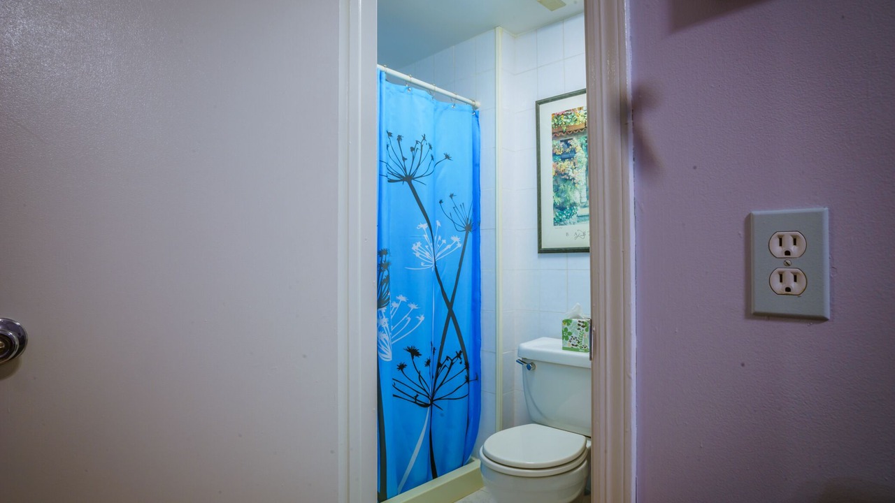 Photo of Bathroom in Alden Manor