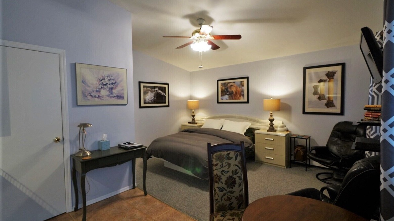 Photo of Bathroom in Alden Manor