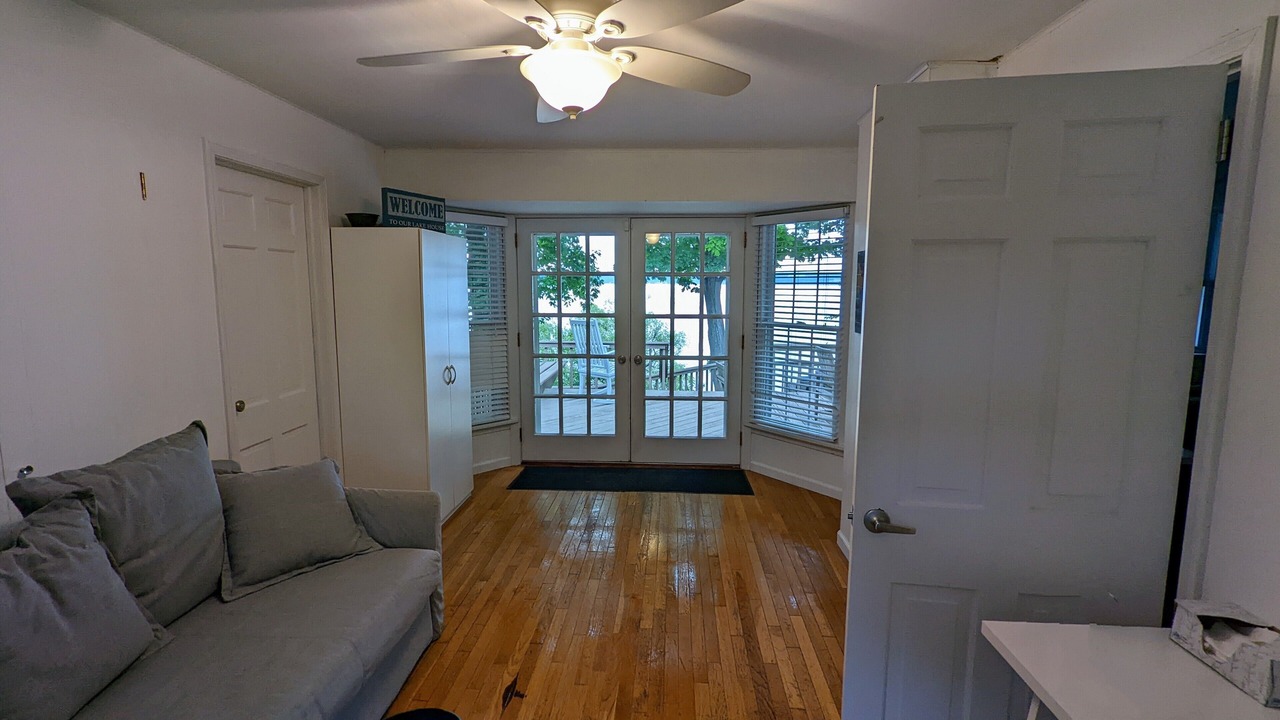 Photo of Livingroom in Romulus