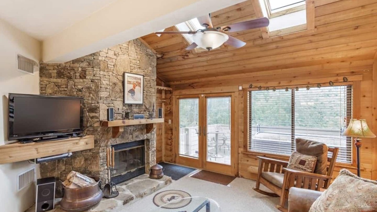 Photo of Livingroom in Seven Springs