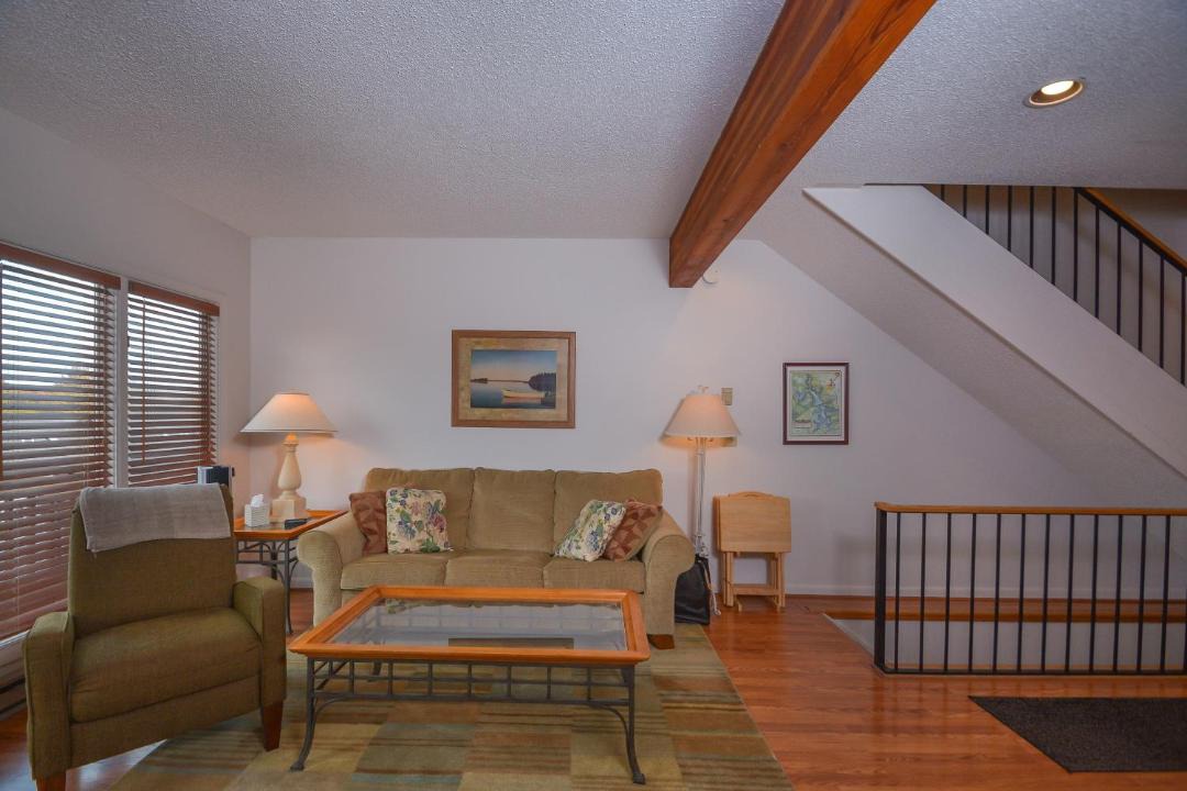 Photo of Livingroom in McHenry