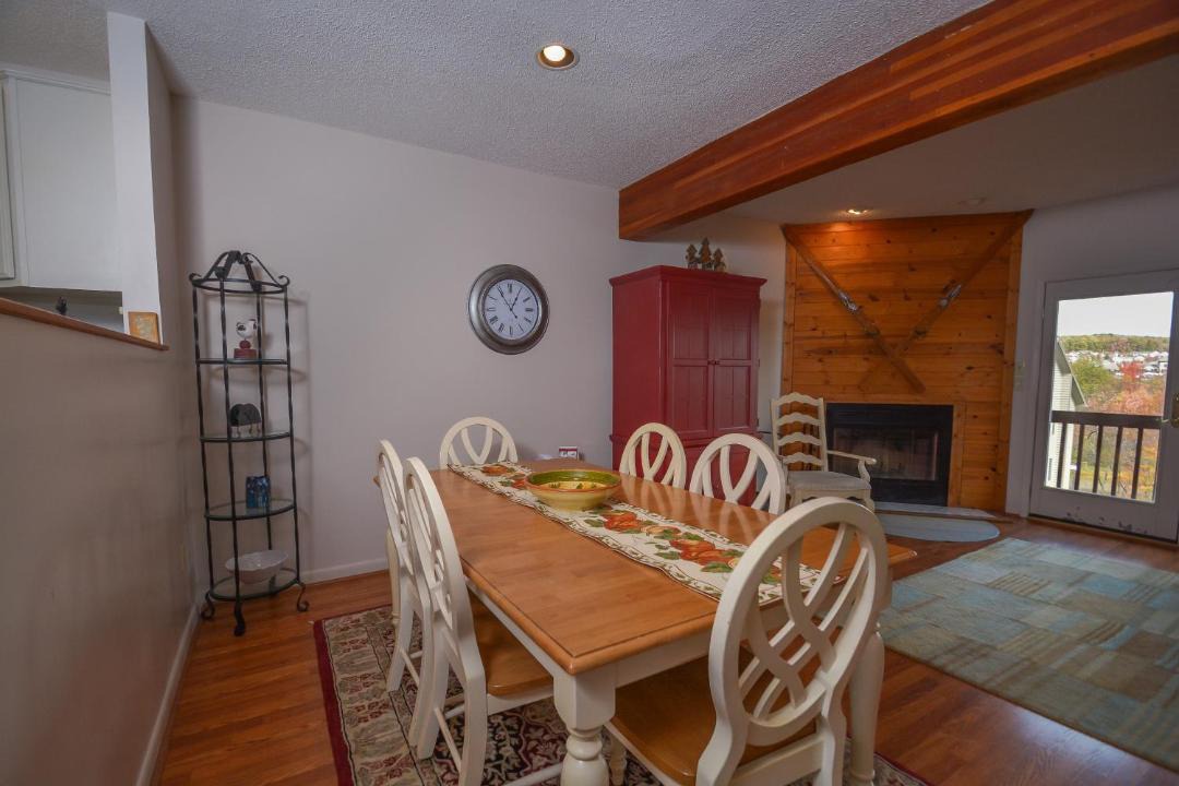 Photo of Livingroom in McHenry