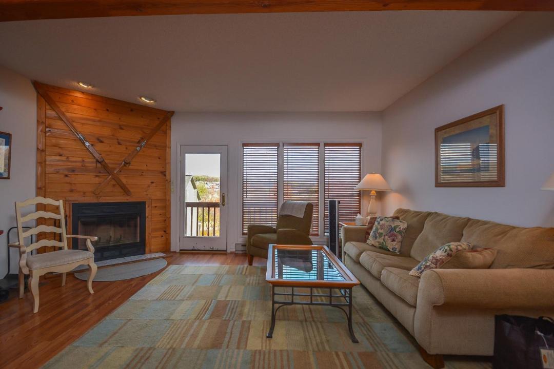 Photo of Livingroom in McHenry