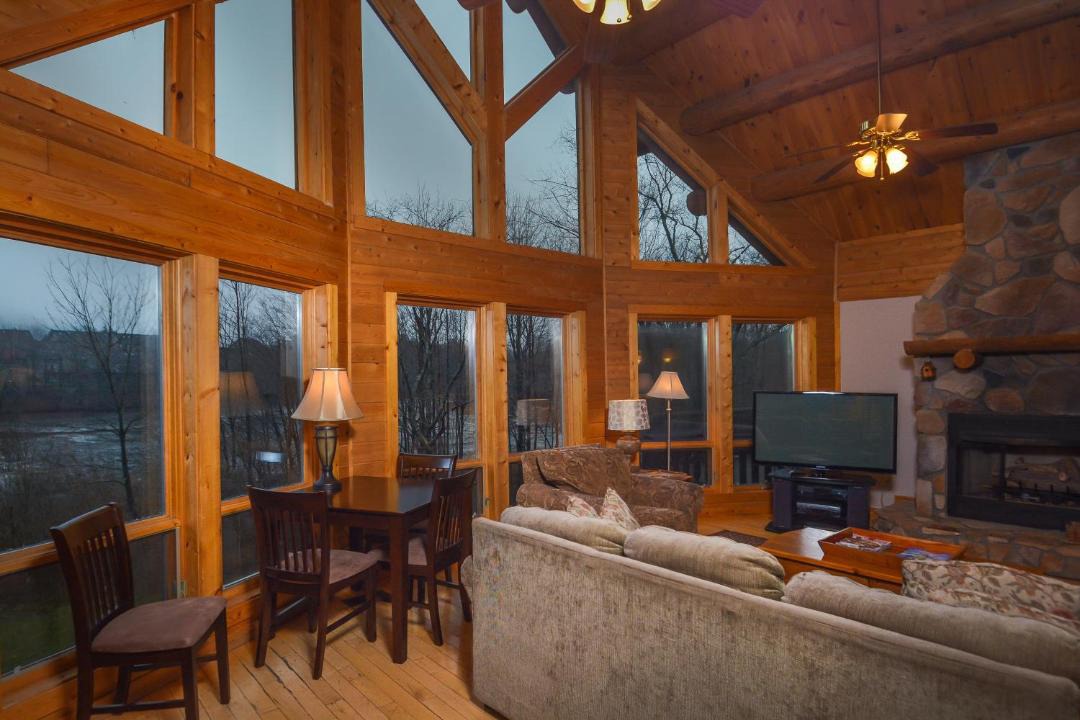 Photo of Livingroom in McHenry