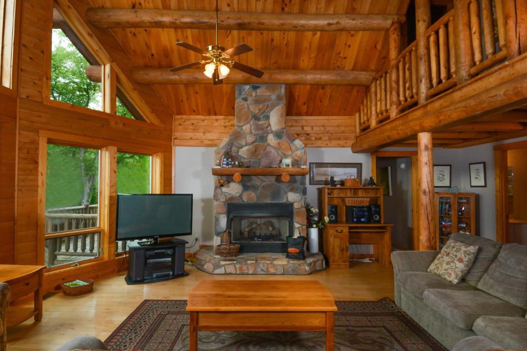 Photo of Livingroom in McHenry
