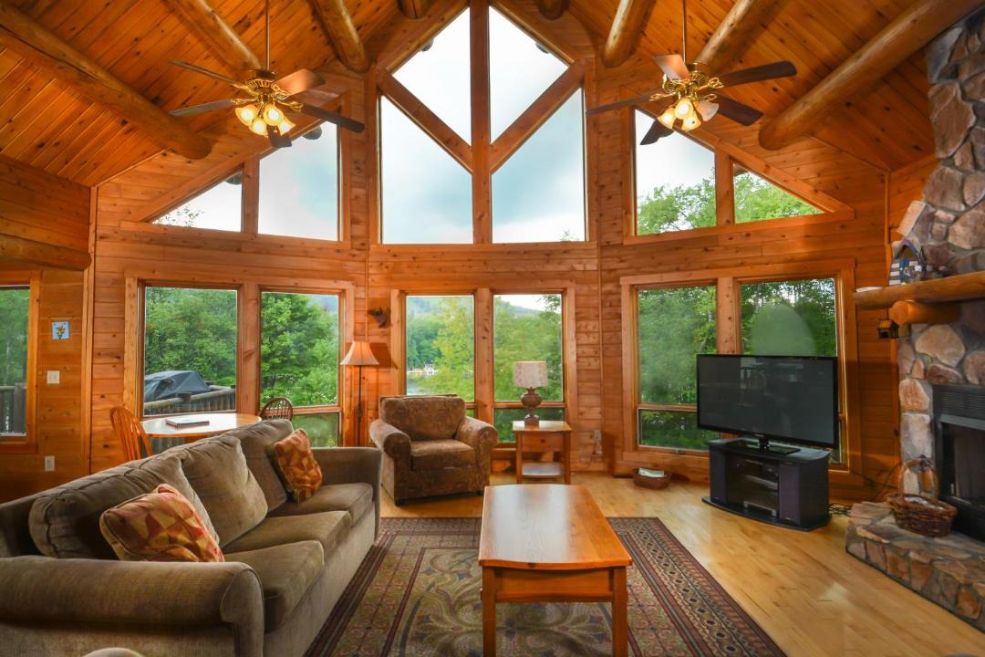 Photo of Livingroom in McHenry