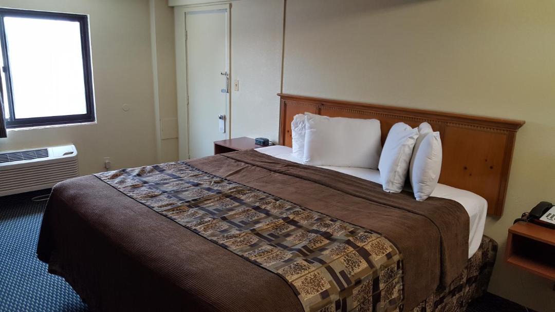 Photo of Bedroom in Green Acres