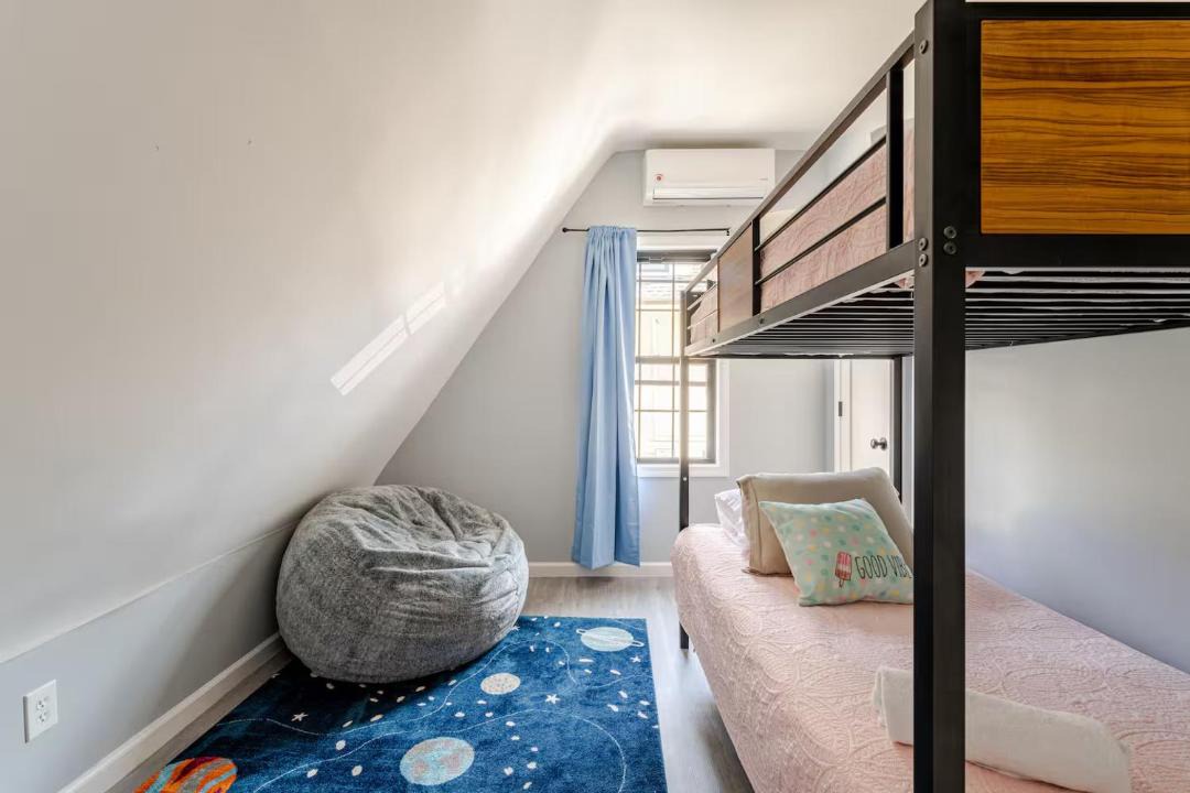 Photo of Bedroom in Black Rock Historic District