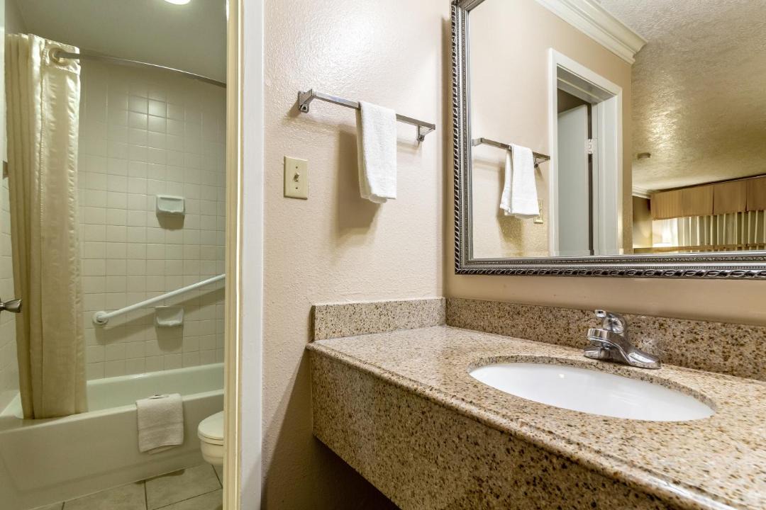 Photo of Bathroom in Alvin