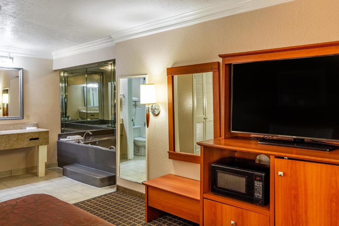 Photo of Bathroom in Alvin