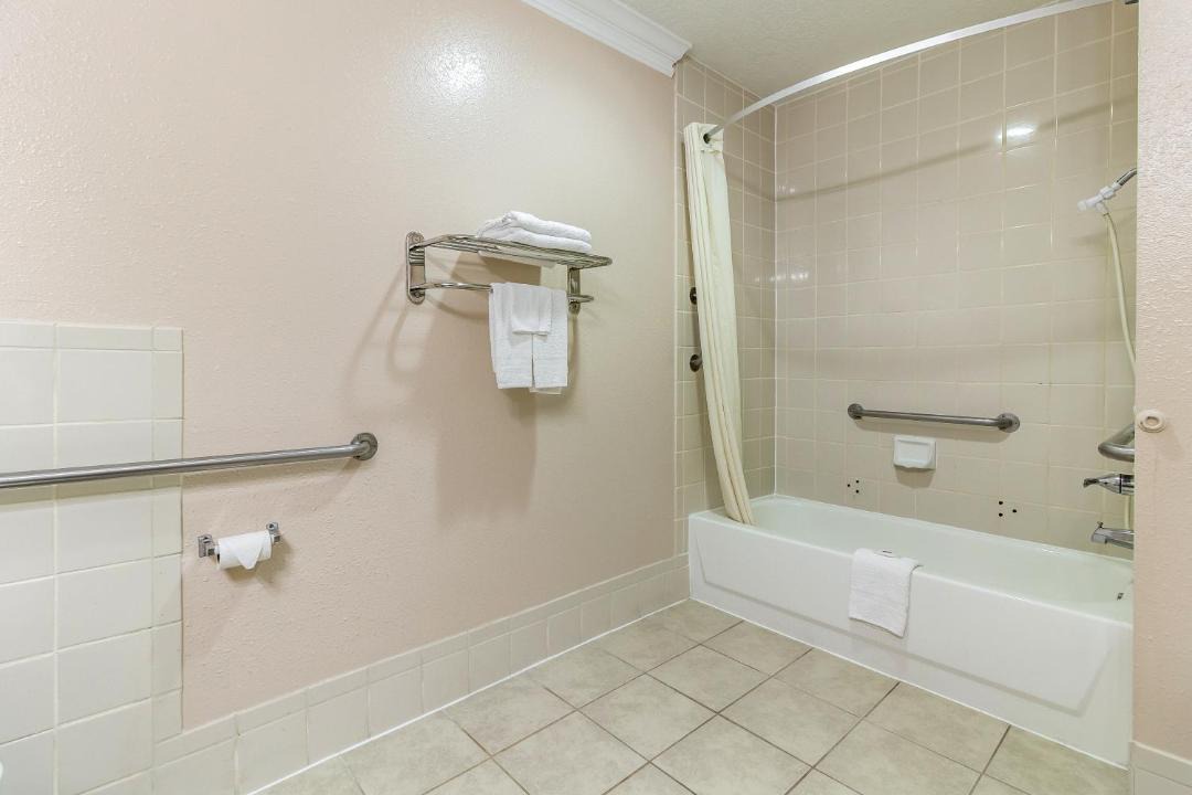 Photo of Bathroom in Alvin