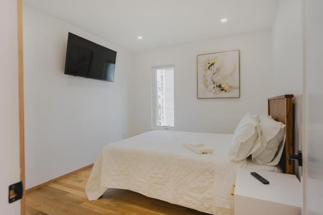 Photo of Bedroom in Central-Maverick Square - Paris Street