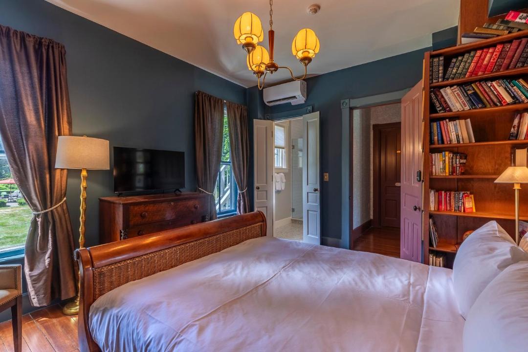 Photo of Bedroom in West Woodstock